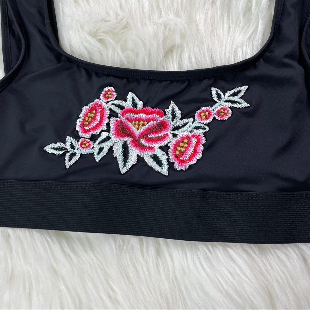 Frankie's Bikinis Dylan Embroidered Top in Black L - Picture 3 of 8